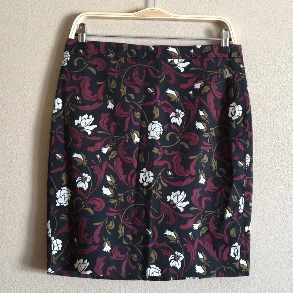 LOFT Floral Design Pencil Skirt